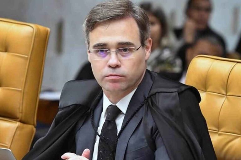 André Mendonça defende indicação de Messias e vira alvo de críticas