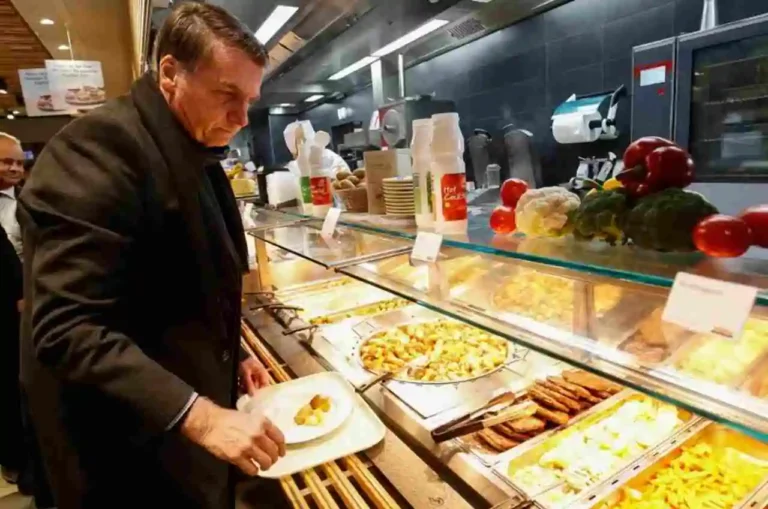 Pastor é condenado por vender ingressos para almoço falso com Bolsonaro